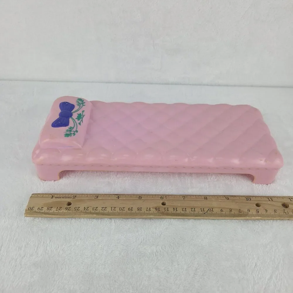 Vintage 1993 MII Meritus Barbie Dollhouse Pink Bed Bedroom Furniture